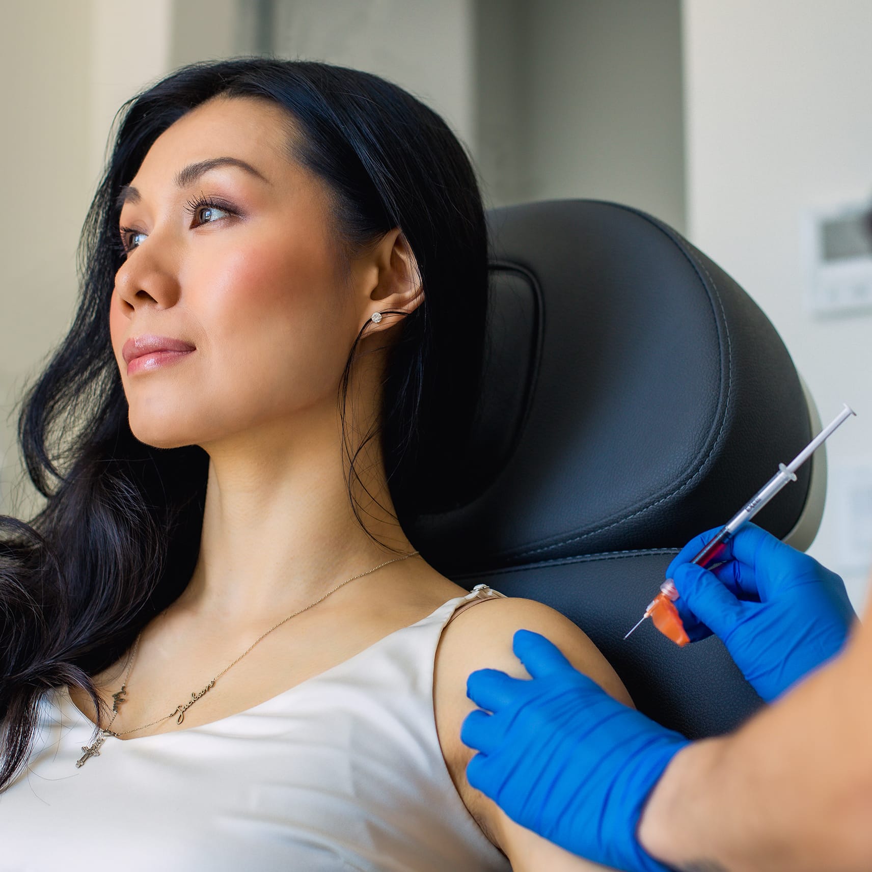 woman getting an injection in her shoulder